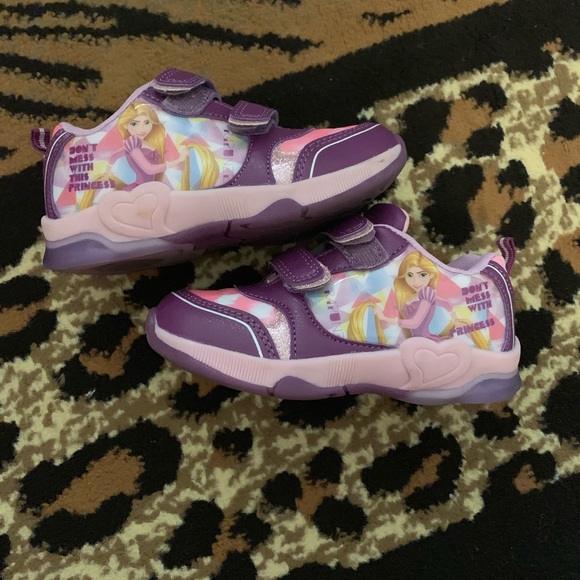 Bundle of 3 pair of sneakers - Picture 3 of 4